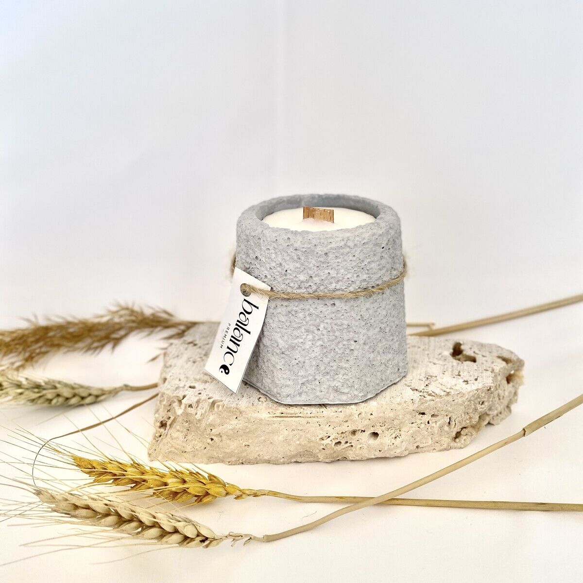 Sacred Sandalwood Kokulu Gri Beton Mum | Terra Luxe El Yapımı Soya Mum