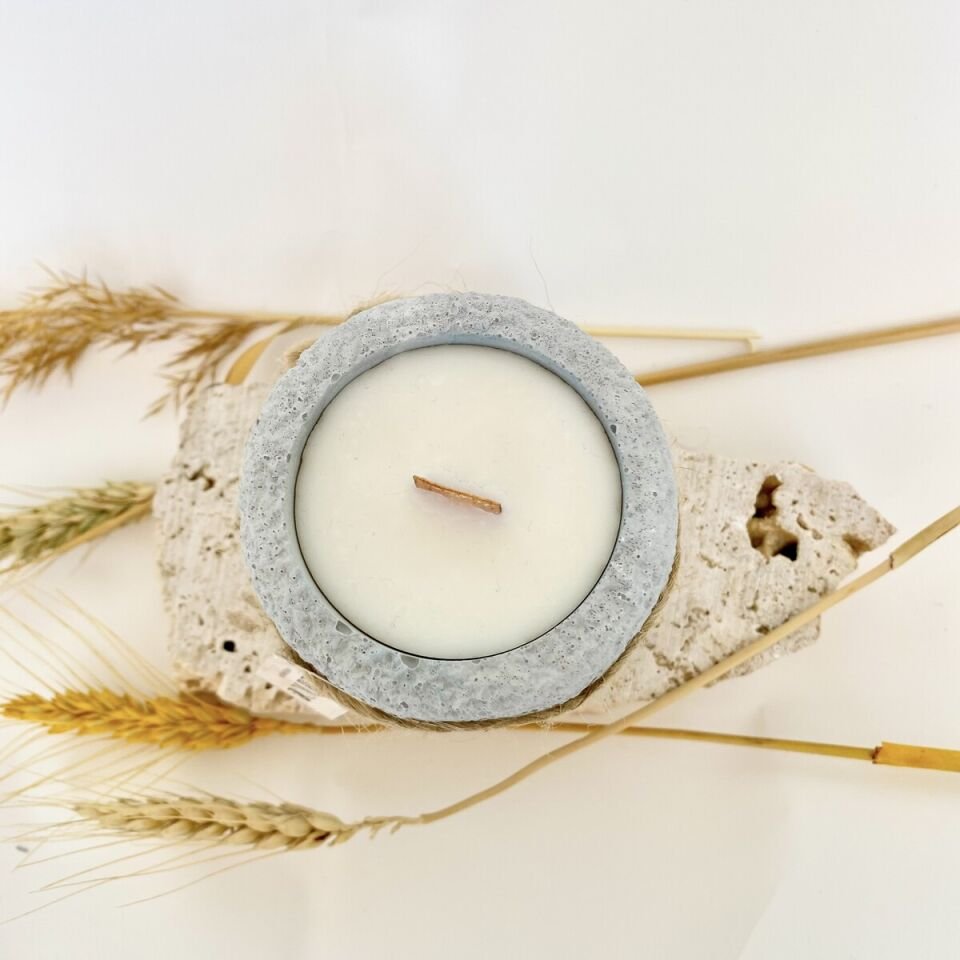 Sacred Sandalwood Kokulu Gri Beton Mum | Terra Luxe El Yapımı Soya Mum