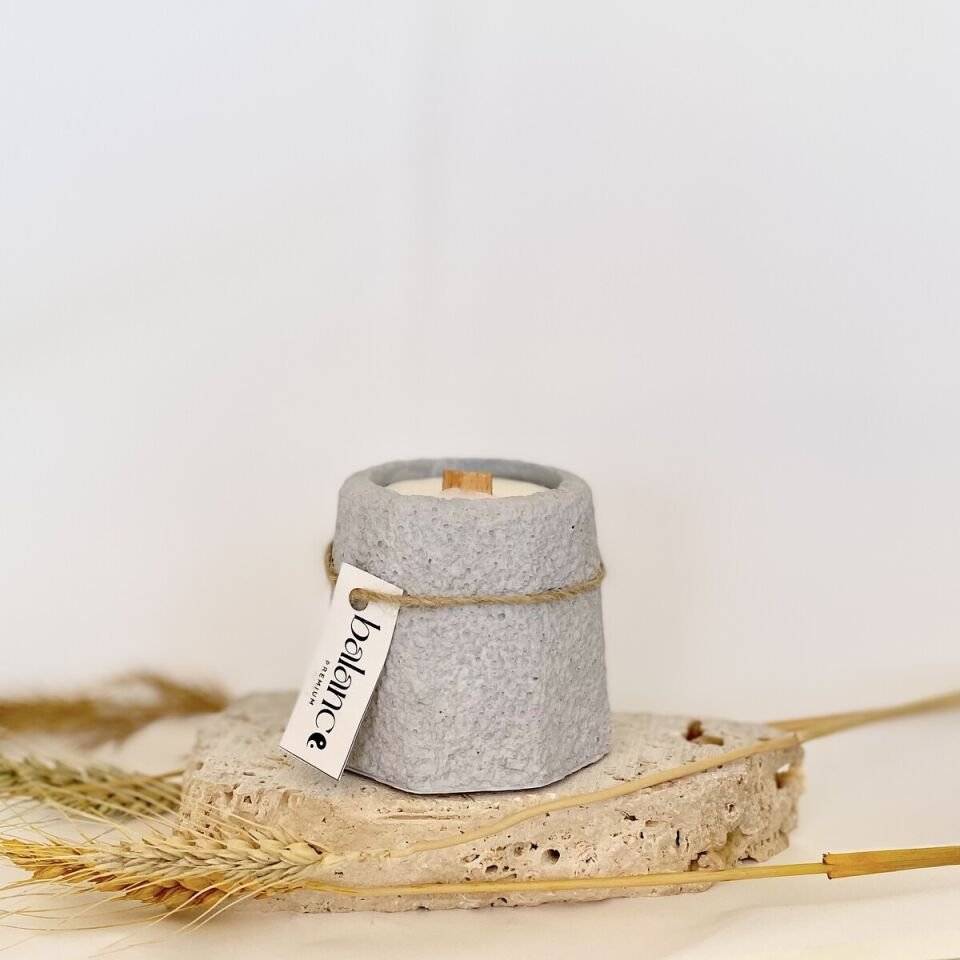 Sacred Sandalwood Kokulu Gri Beton Mum | Terra Luxe El Yapımı Soya Mum