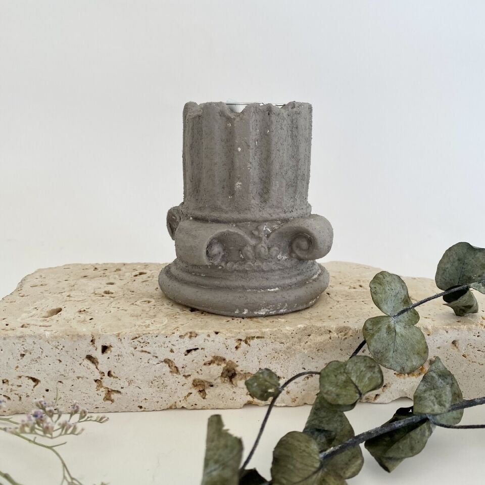 Roma Sütunu Kahverengi Beton Tealight Mumluk | El Yapımı Dekoratif Obje(Kopya)