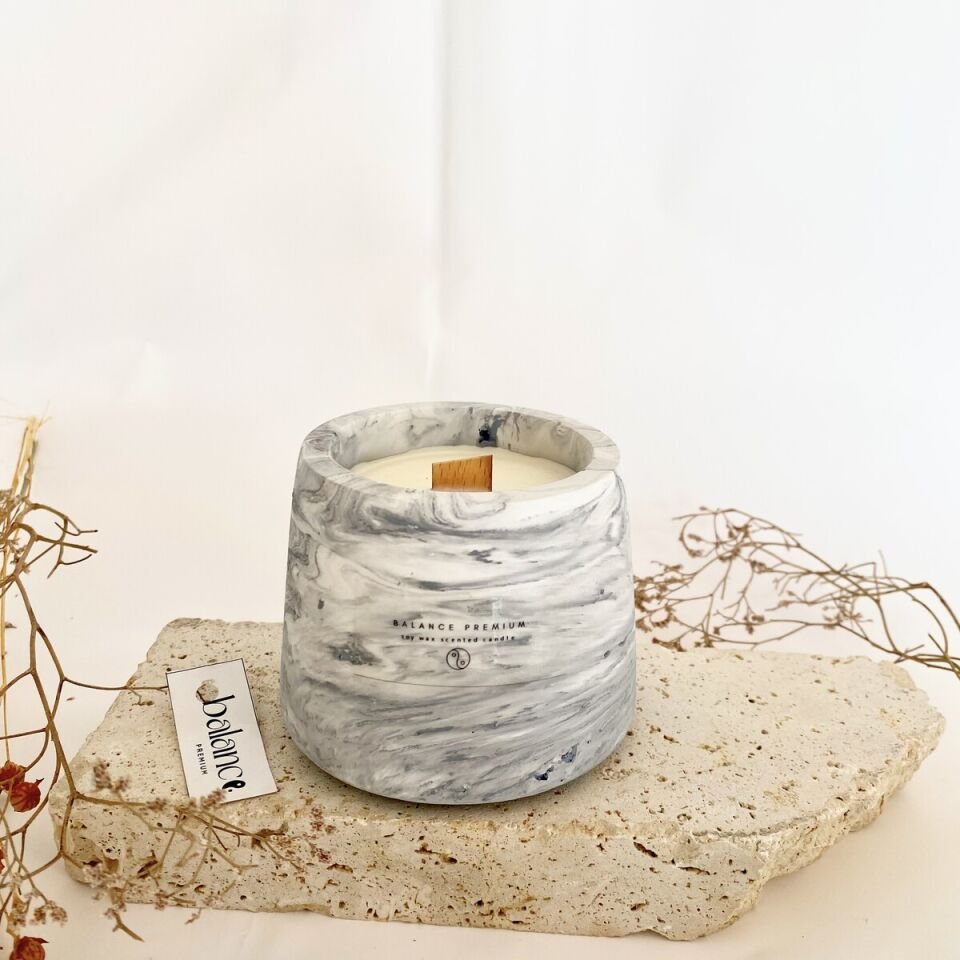 Gri Mermer Desenli Beton Mum | Sacred Sandalwood Kokulu El Yapımı Soya Mum