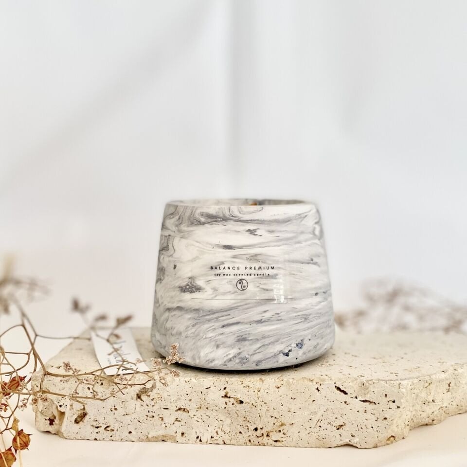 Gri Mermer Desenli Beton Mum | Sacred Sandalwood Kokulu El Yapımı Soya Mum