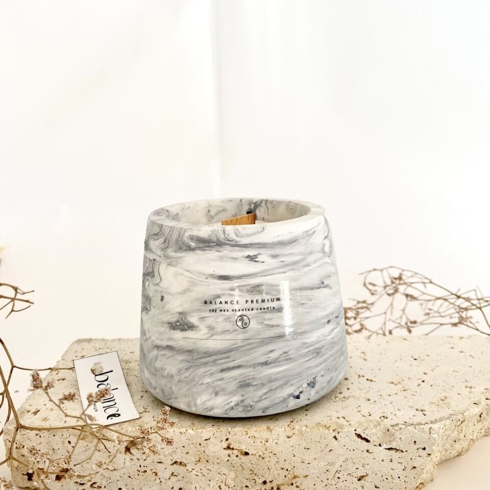 Gri Mermer Desenli Beton Mum | Sacred Sandalwood Kokulu El Yapımı Soya Mum