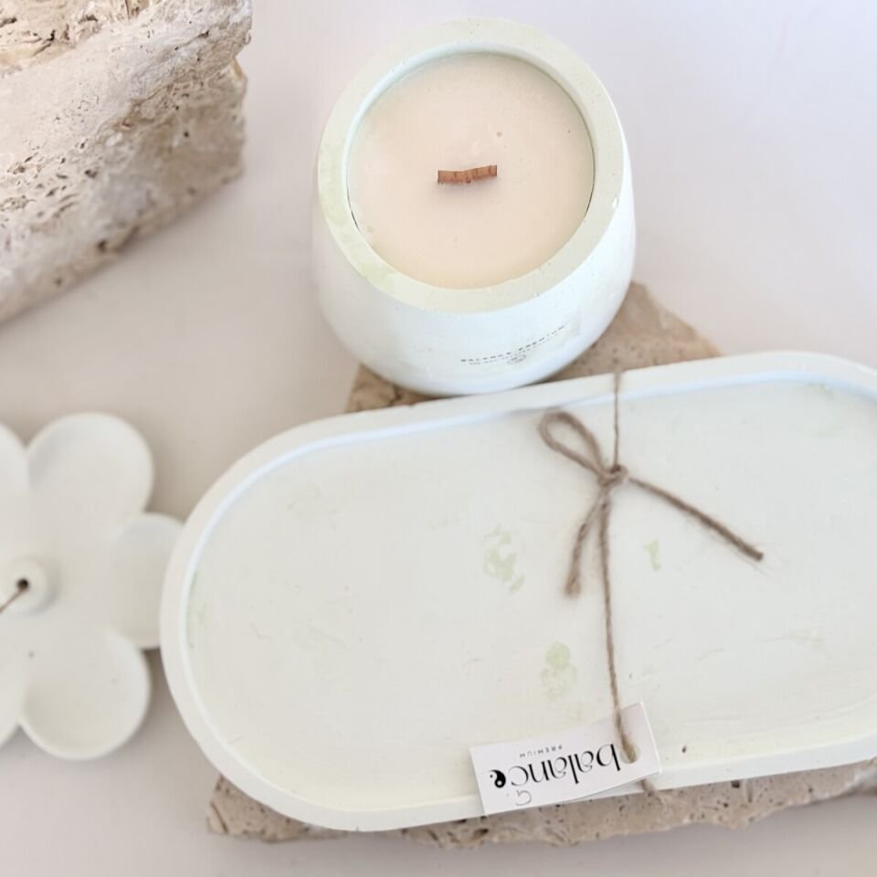 Mint Yeşili Çiçekli Tütsülük Mum Seti | El Yapımı Vanilya Kokulu Soya Mum & Beton Tabak