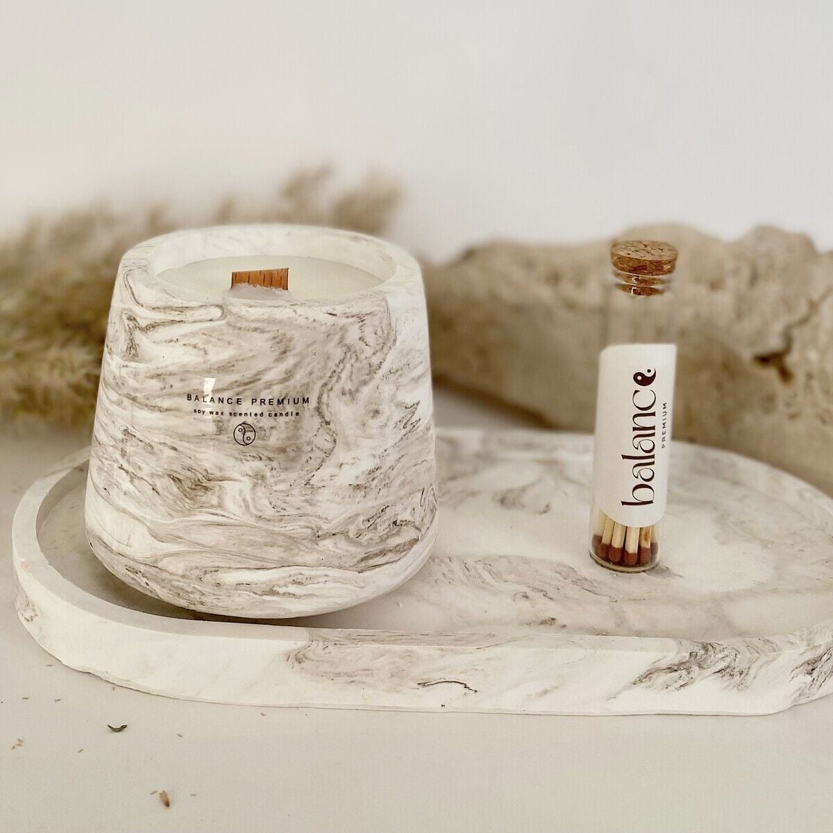 Traverten Dekoratif Set | Vanilya Kokulu El Yapımı Soya Mum & Cam Tüpte Kibrit